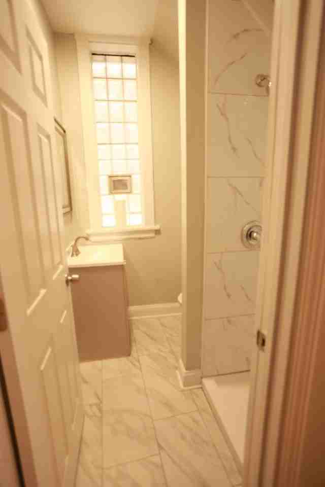 637 W 59th St - Photo 4 of 15
