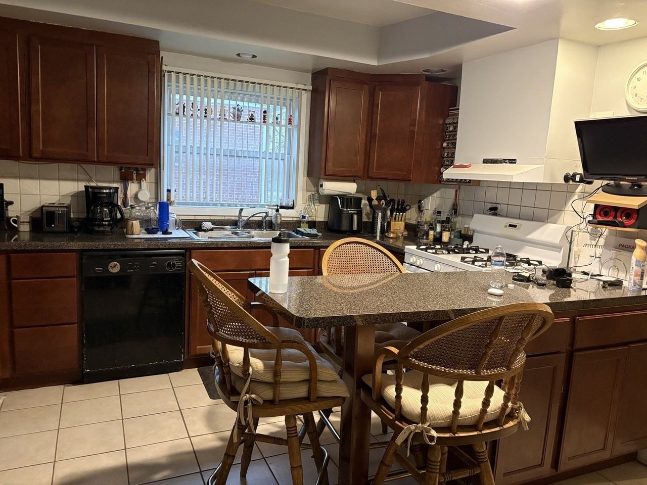 980 County Line Rd - Photo 4 of 6