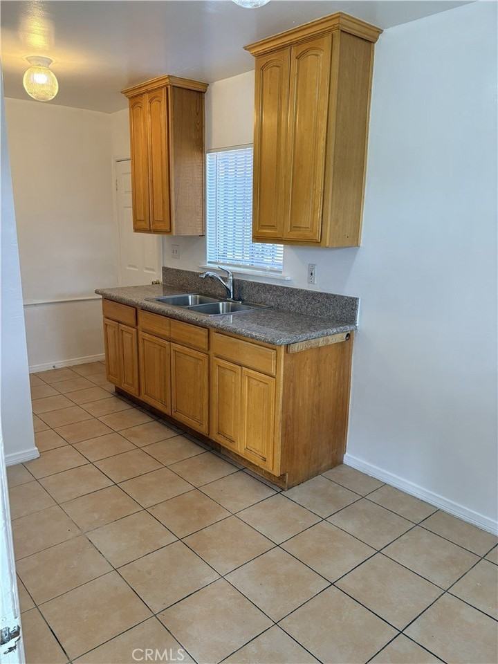 1715 W Olympic Blvd - Photo 4 of 6