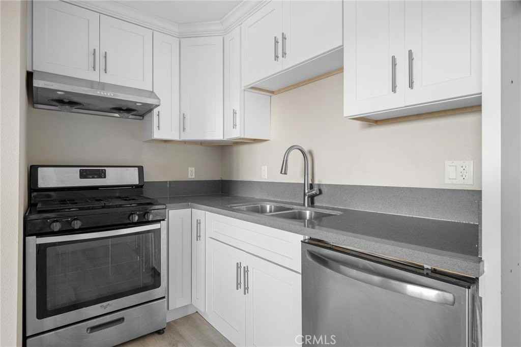 11731 Runnymede St #3 - Photo 4 of 16