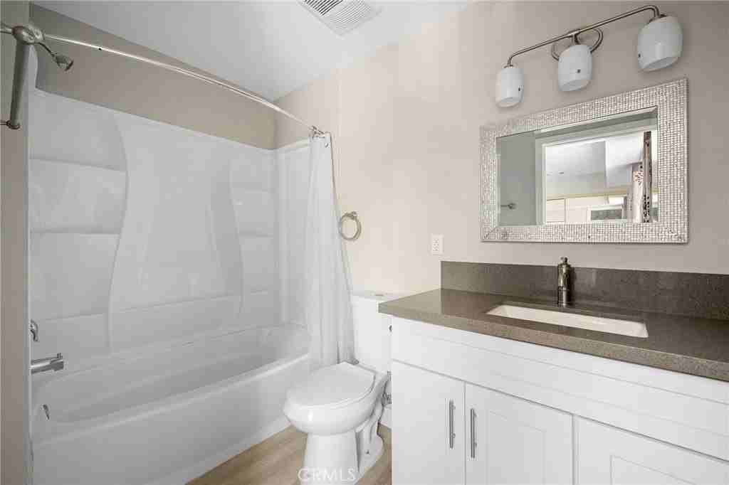 11731 Runnymede St #3 - Photo 7 of 16