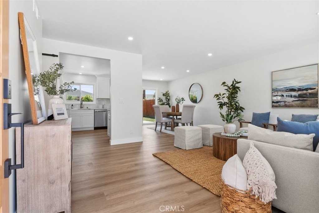 16622 Simonne Ln - Photo 4 of 30