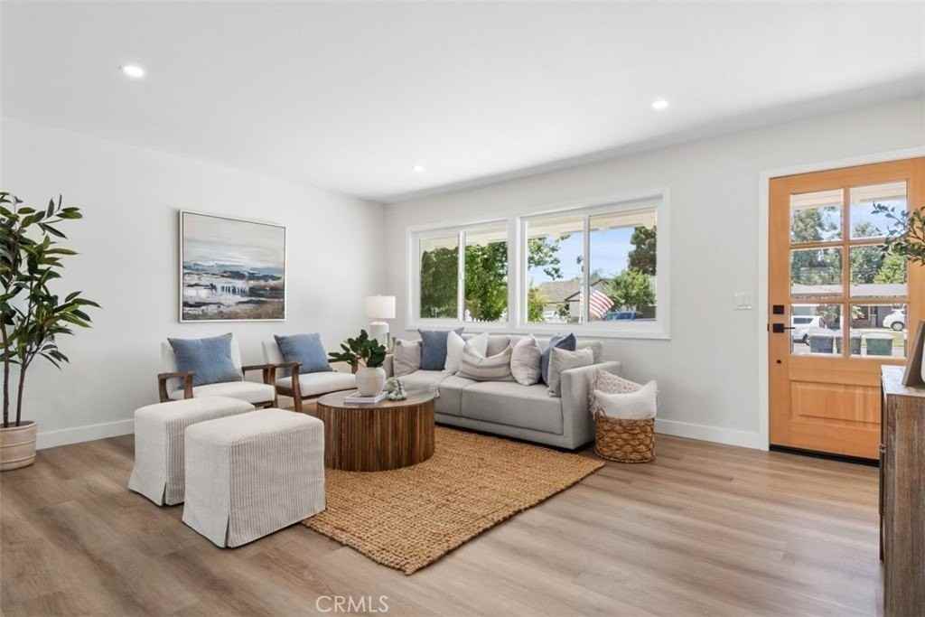 16622 Simonne Ln - Photo 5 of 30