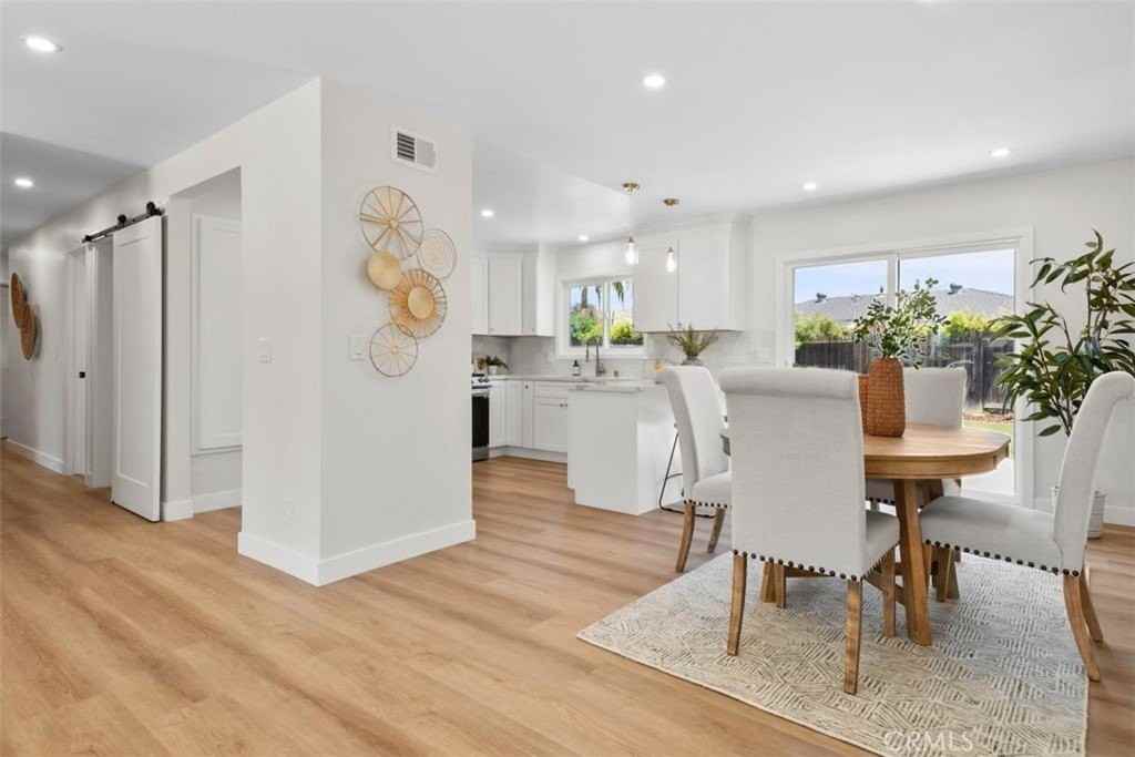 16622 Simonne Ln - Photo 7 of 30