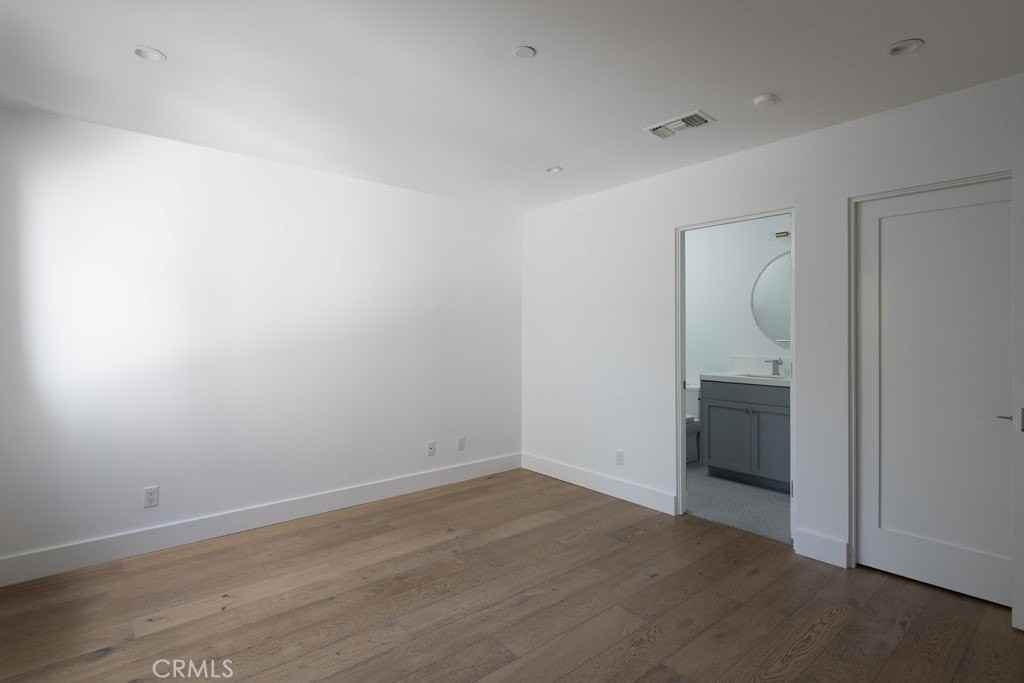 319 Jasmine Ave - Photo 4 of 15
