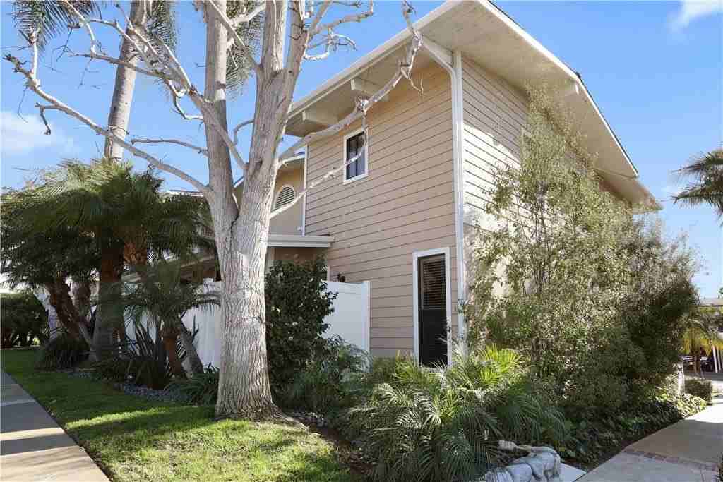 454 Seaward Rd - Photo 2 of 33