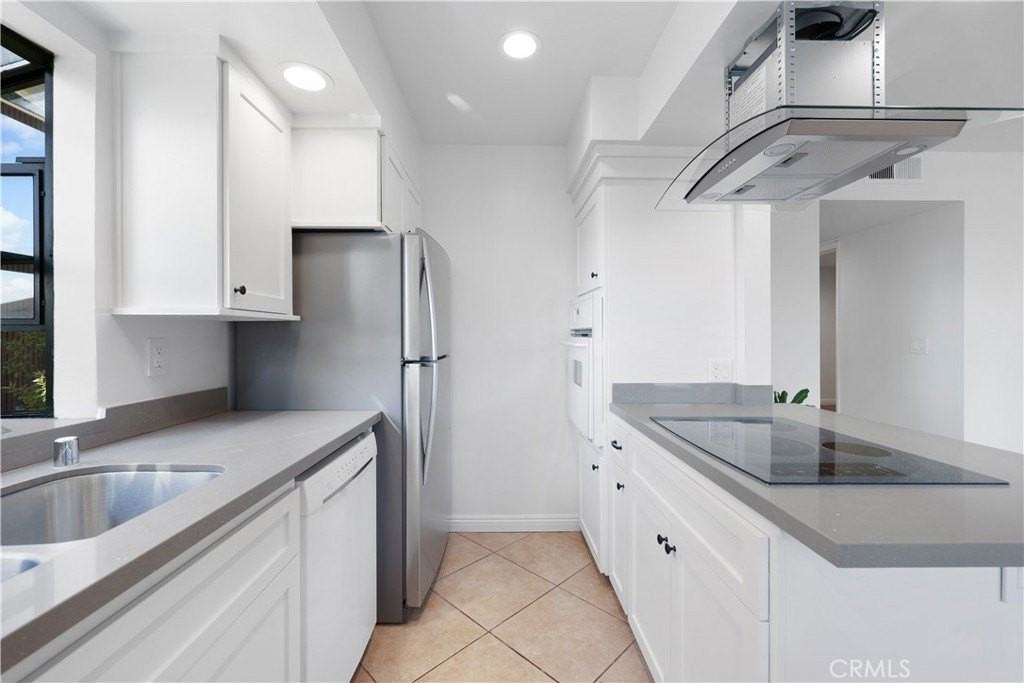 454 Seaward Rd - Photo 5 of 33