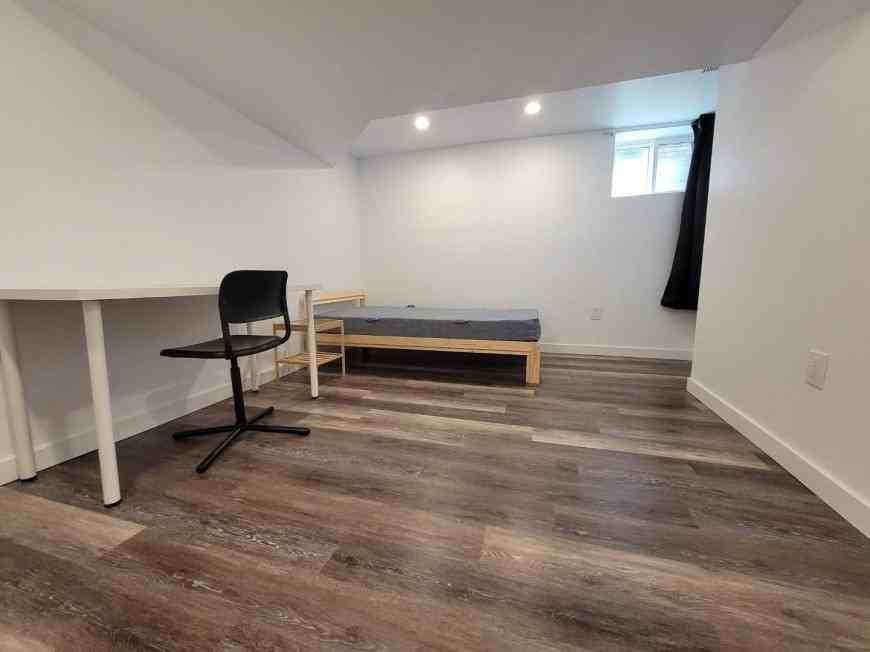 62 Ontario St Rm 8 - Photo 2 of 10