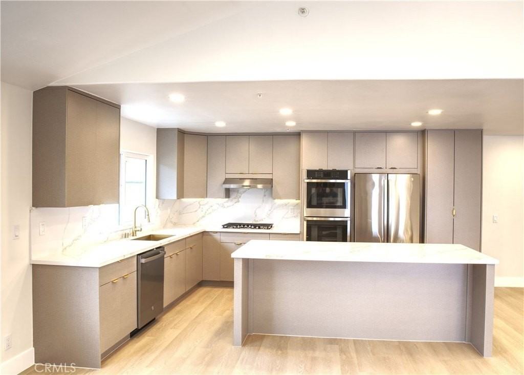 1310 Elm Ave - Photo 2 of 19