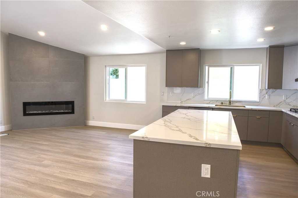 1310 Elm Ave - Photo 7 of 19