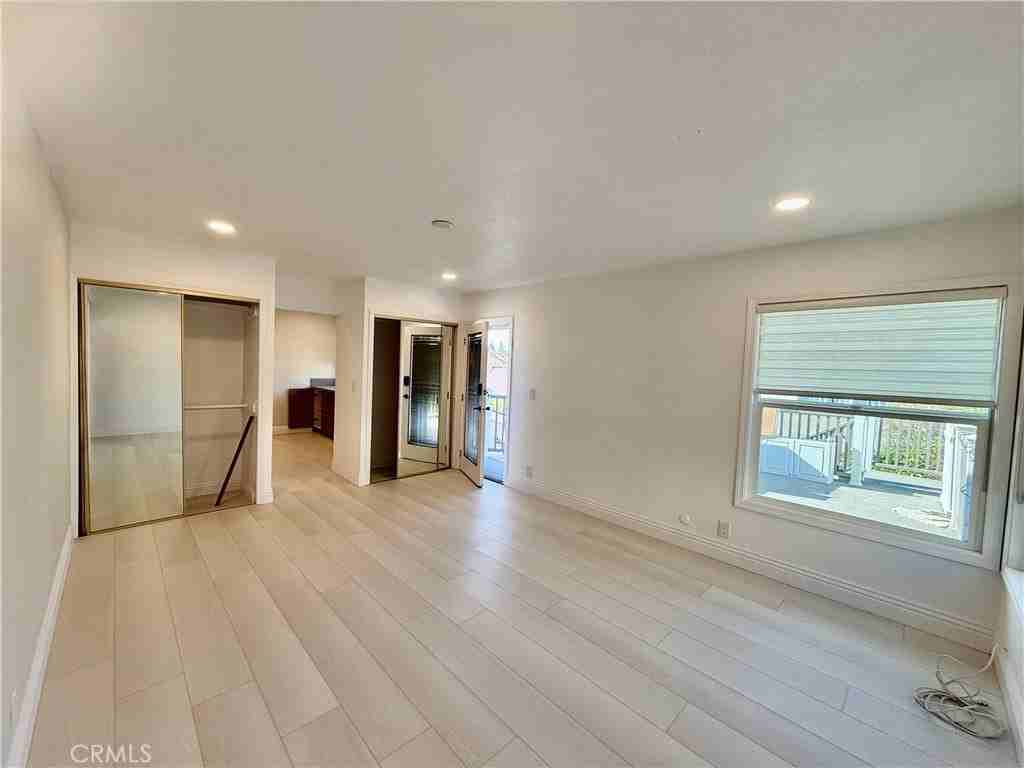 4082 Blackfin Ave - Photo 3 of 5