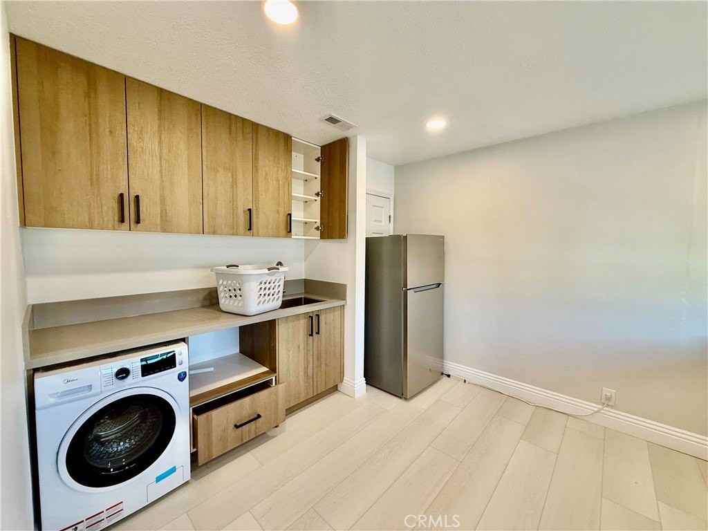 4082 Blackfin Ave - Photo 4 of 5