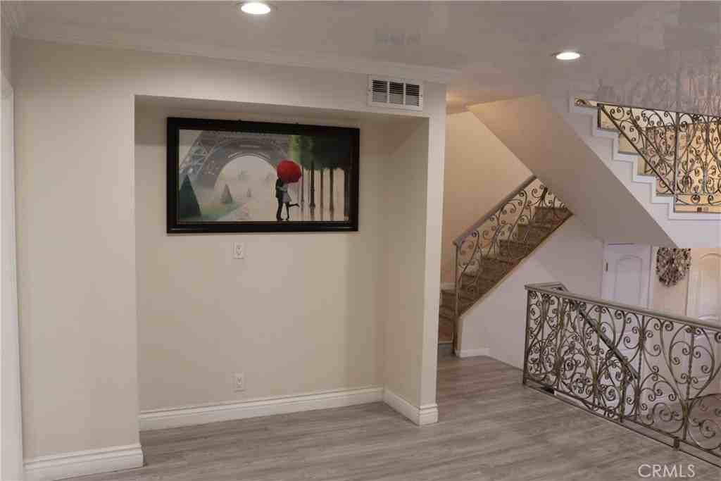 13243 Vanowen St #5 - Photo 5 of 22