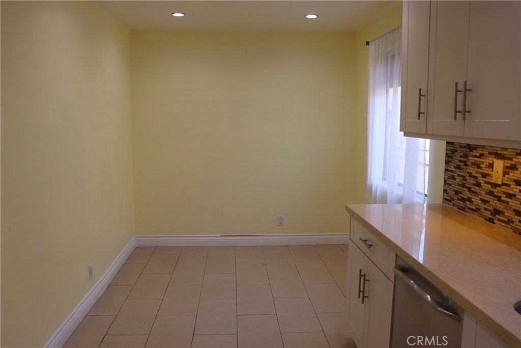 13243 Vanowen St #5 - Photo 7 of 22