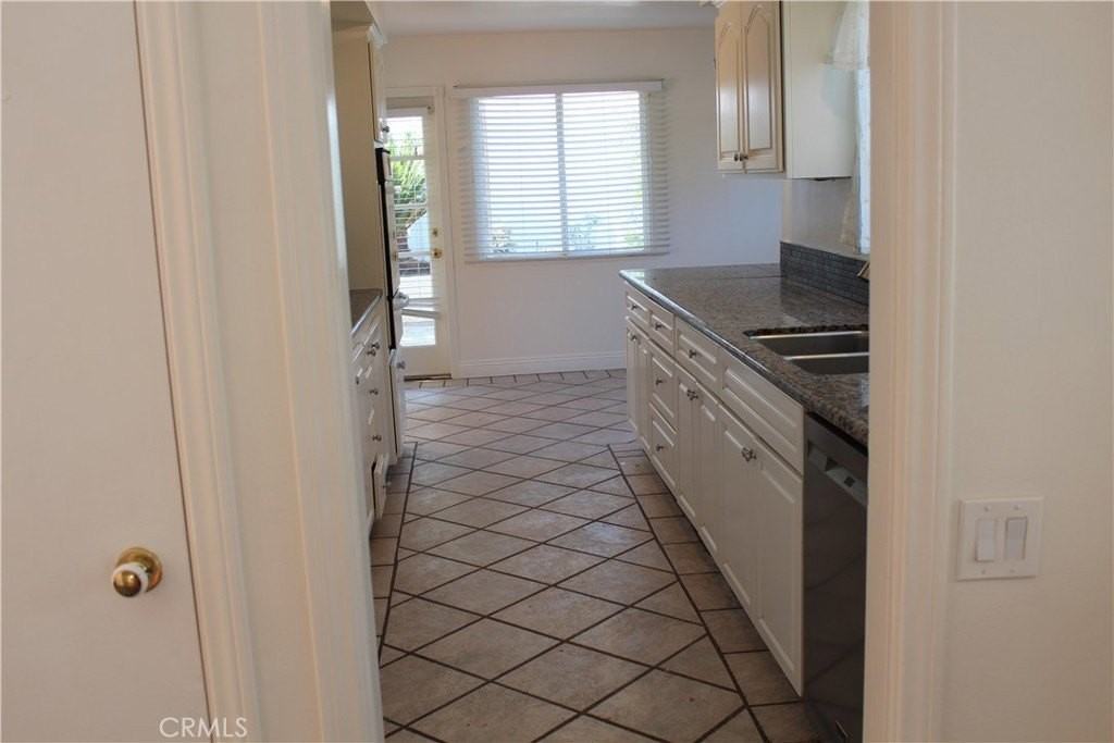 4527 Stark Ave - Photo 6 of 23