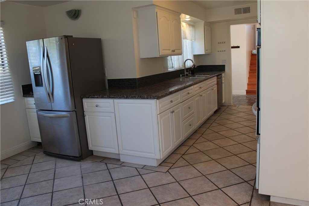 4527 Stark Ave - Photo 7 of 23