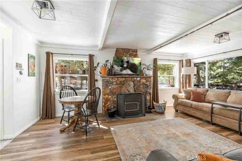 185 Spruce Ln - Photo 4 of 36