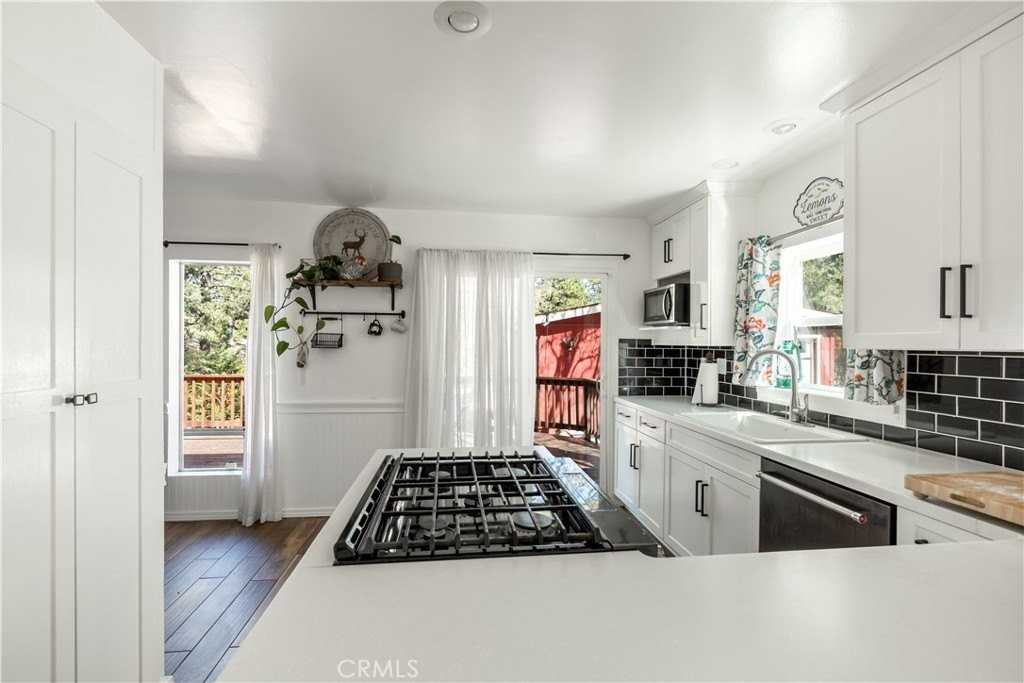 185 Spruce Ln - Photo 6 of 36