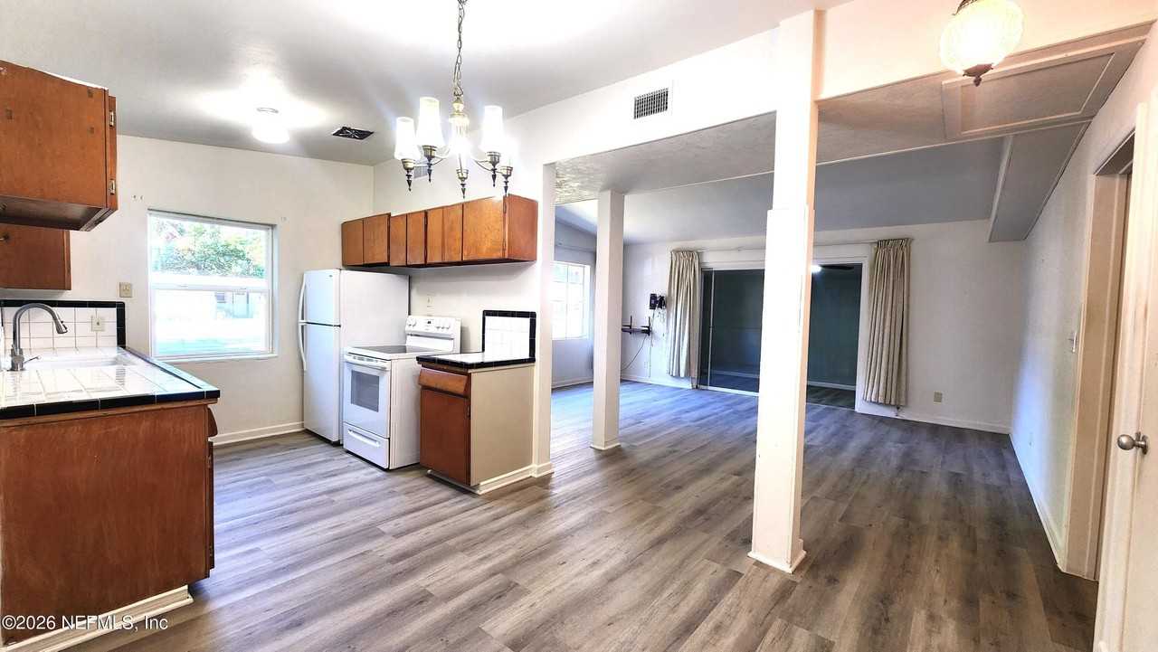 5532 Keystone Dr S - Photo 4 of 18