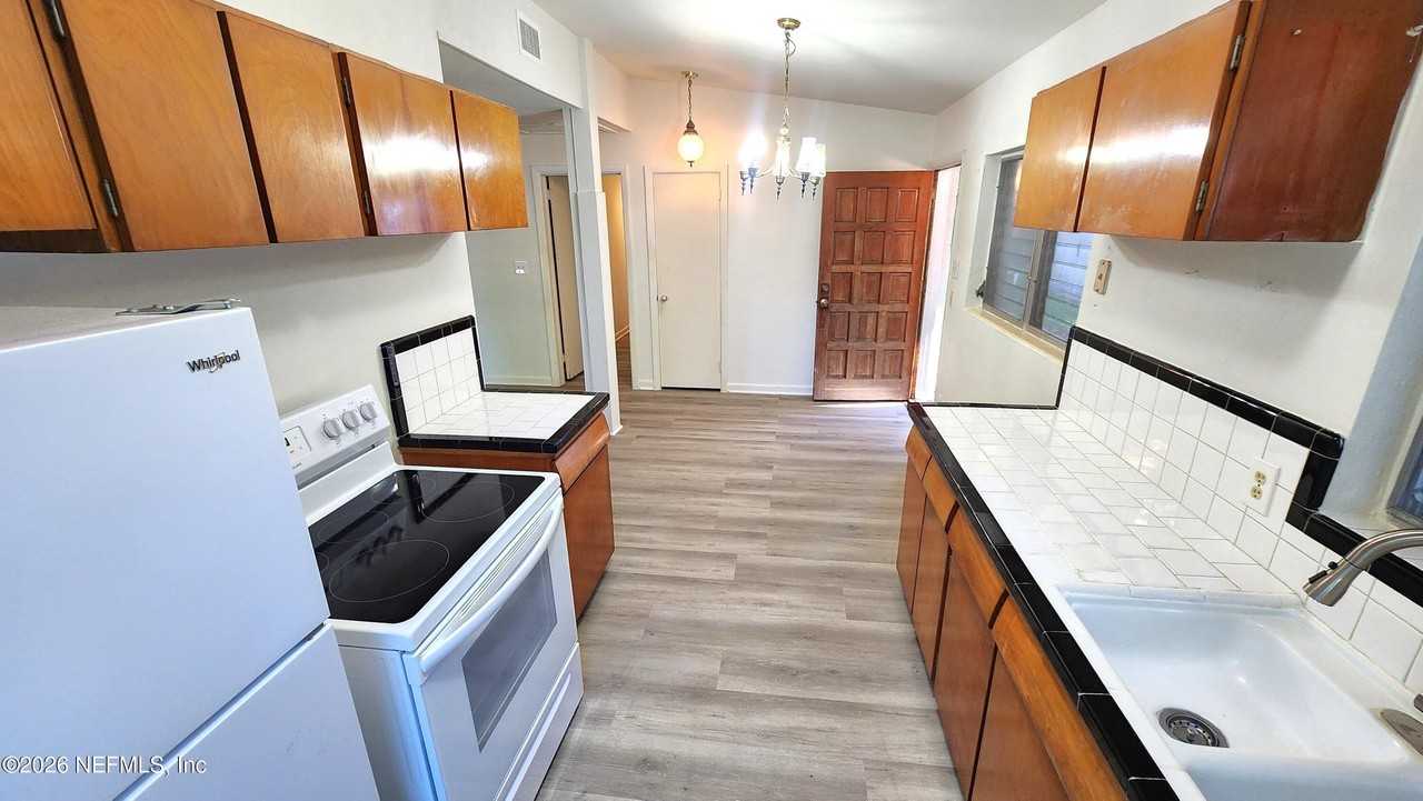 5532 Keystone Dr S - Photo 5 of 18