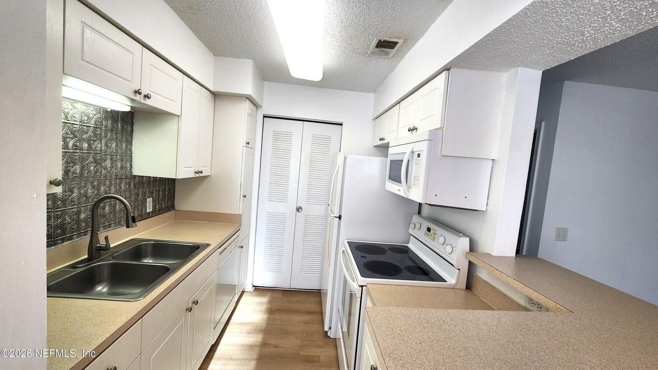 10200 Belle Rive Blvd #96 - Photo 7 of 19