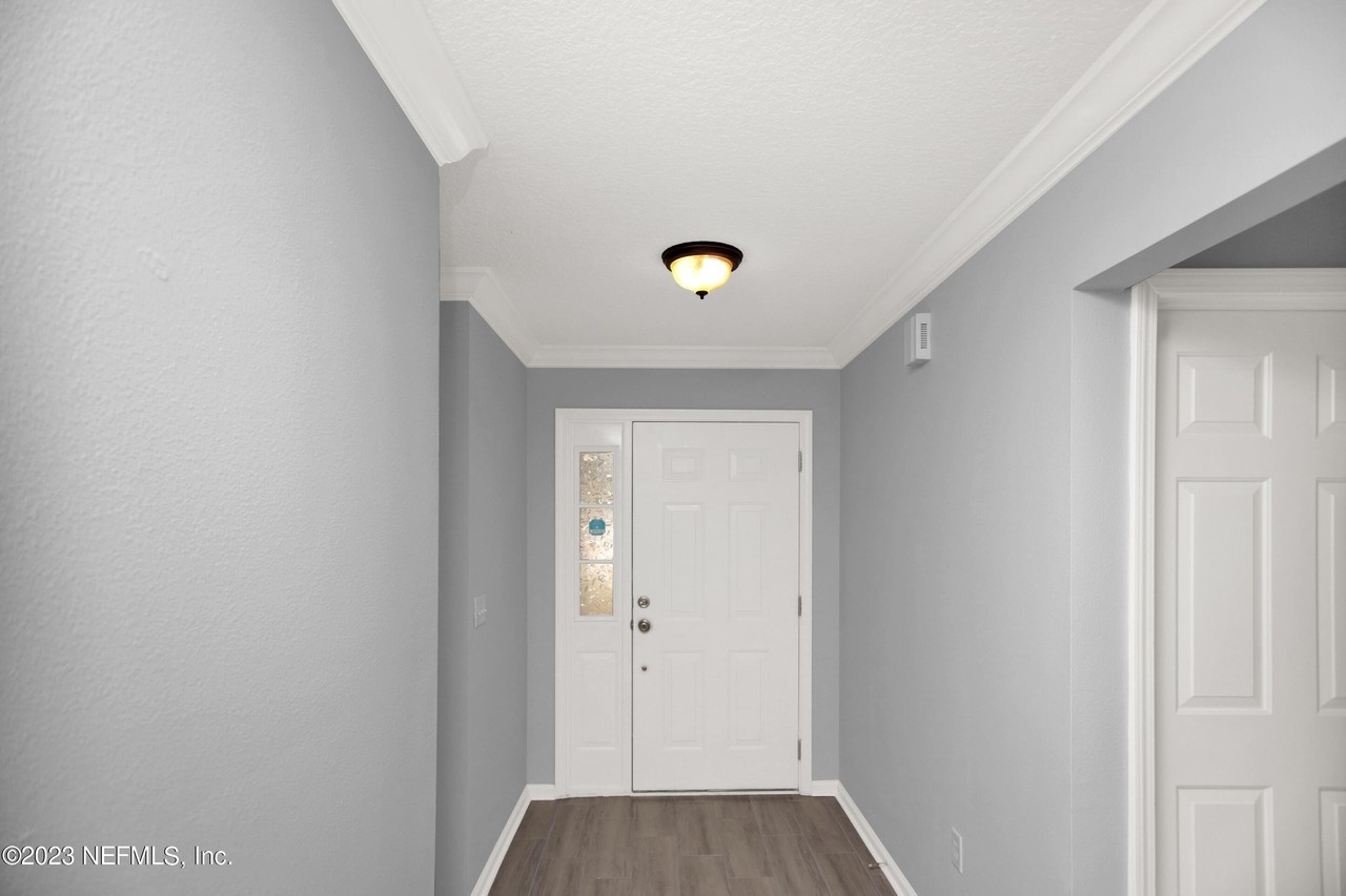 757 Mackenzie Cir - Photo 3 of 32