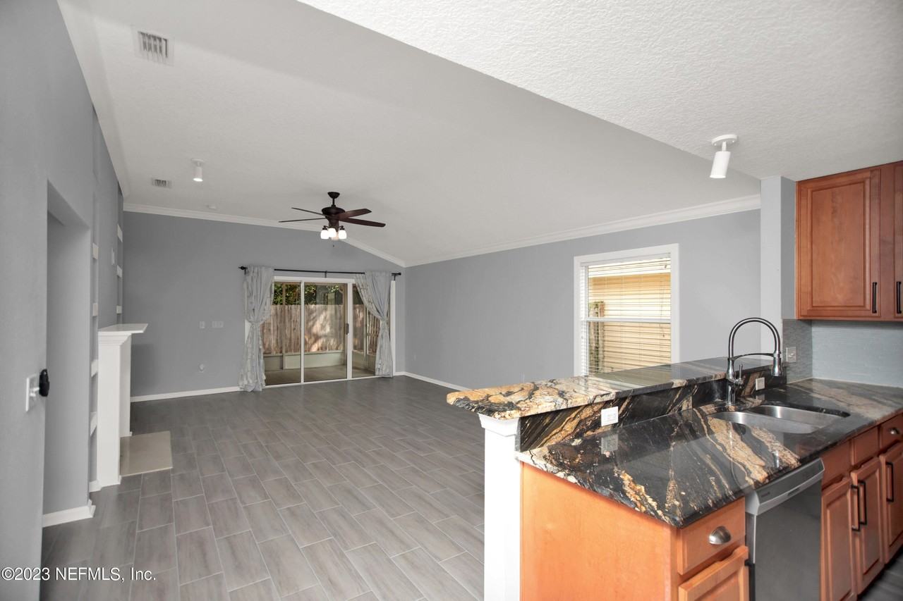 757 Mackenzie Cir - Photo 6 of 32