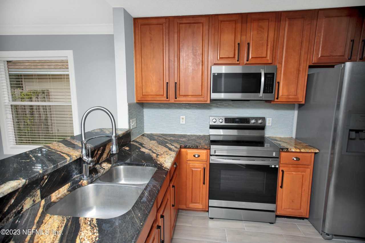 757 Mackenzie Cir - Photo 7 of 32