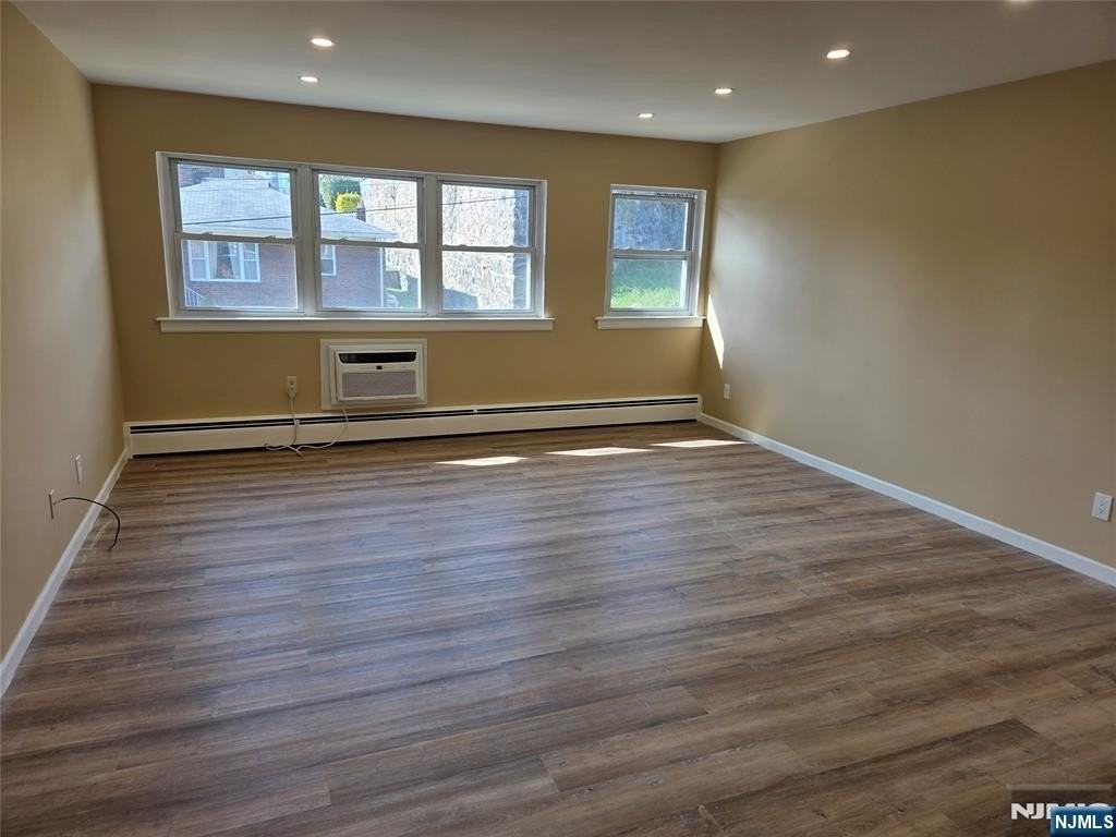 1628 Valley St Apt 2a - Photo 5 of 24