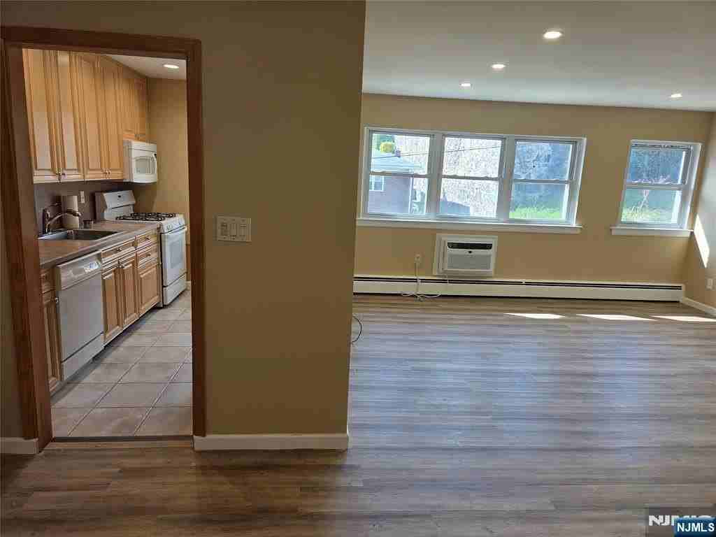 1628 Valley St Apt 2a - Photo 6 of 24