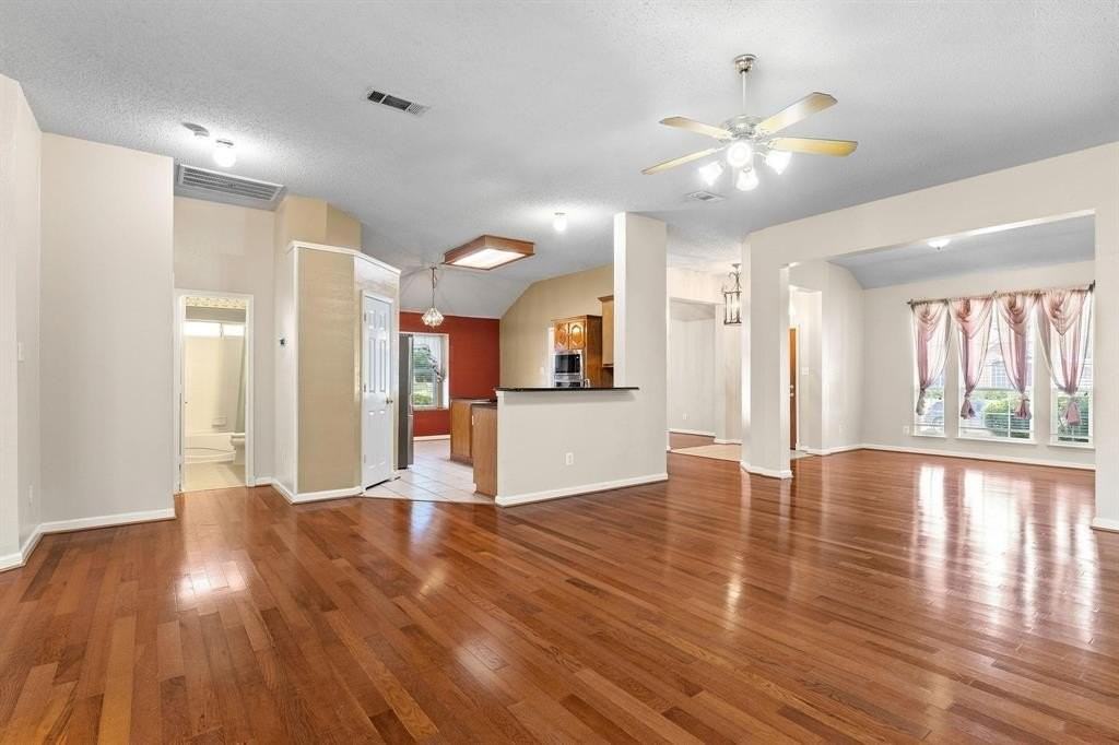 428 Lakedale Dr - Photo 3 of 4