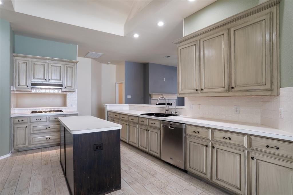 1204 Morrow Ln - Photo 4 of 19