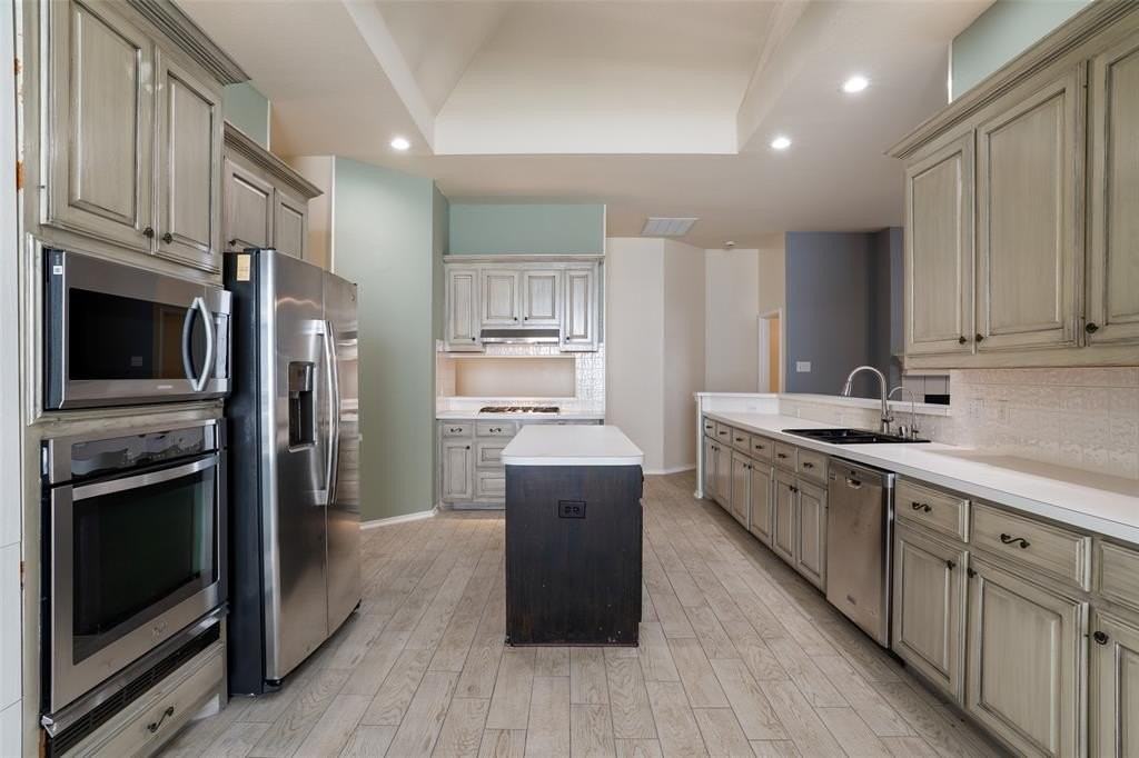 1204 Morrow Ln - Photo 5 of 19