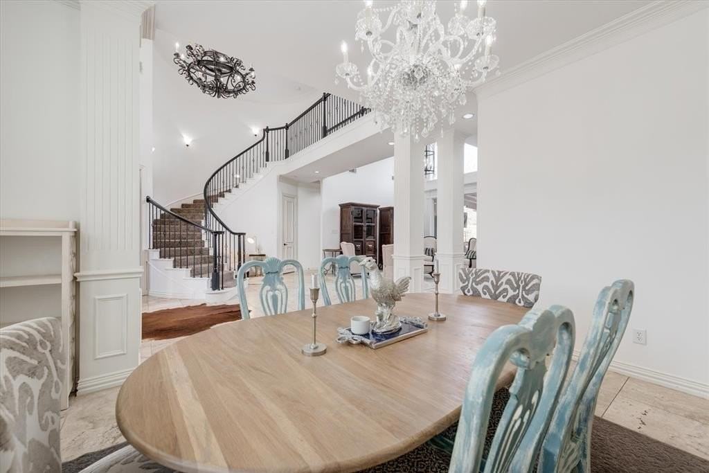 911 Turnberry Ln - Photo 7 of 38