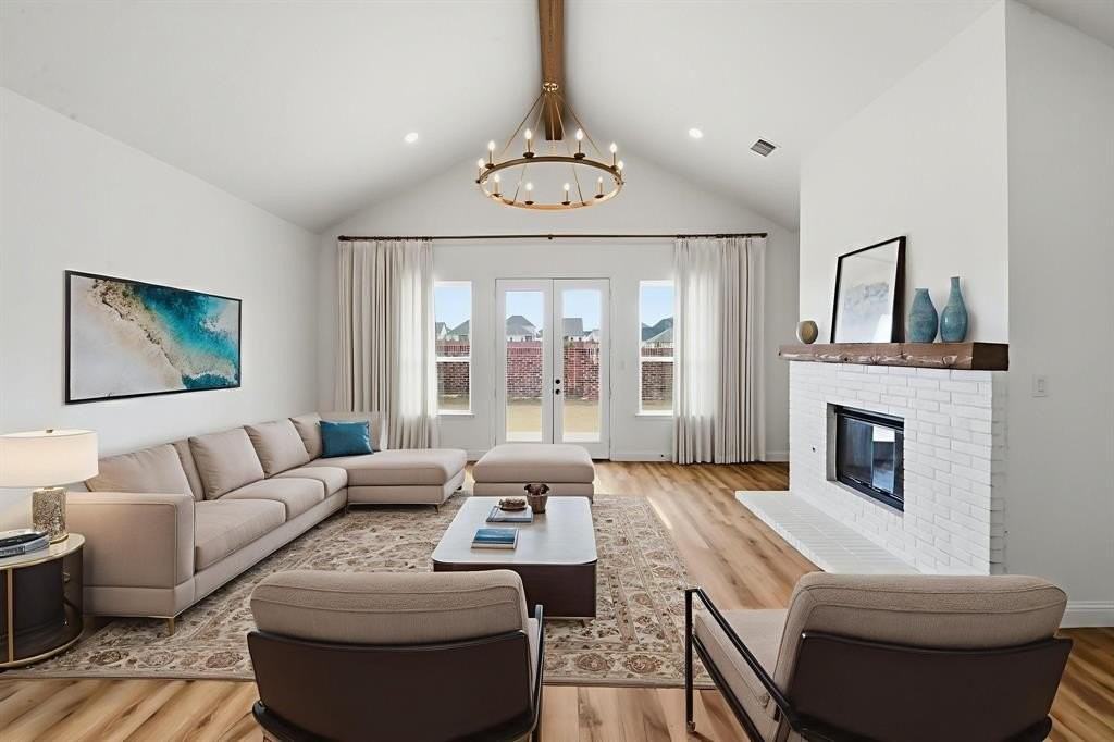 256 Observation Dr N - Photo 2 of 36