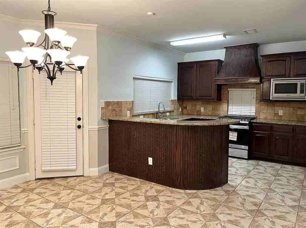 2710 Cartwright St - Photo 6 of 18