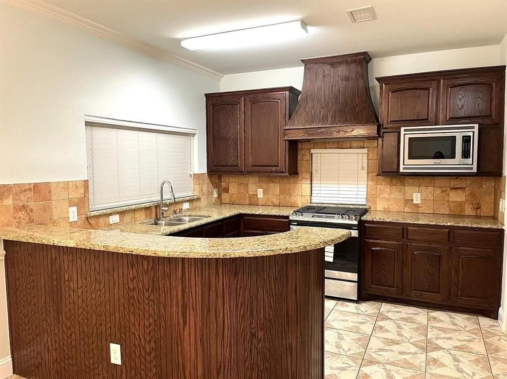 2710 Cartwright St - Photo 7 of 18