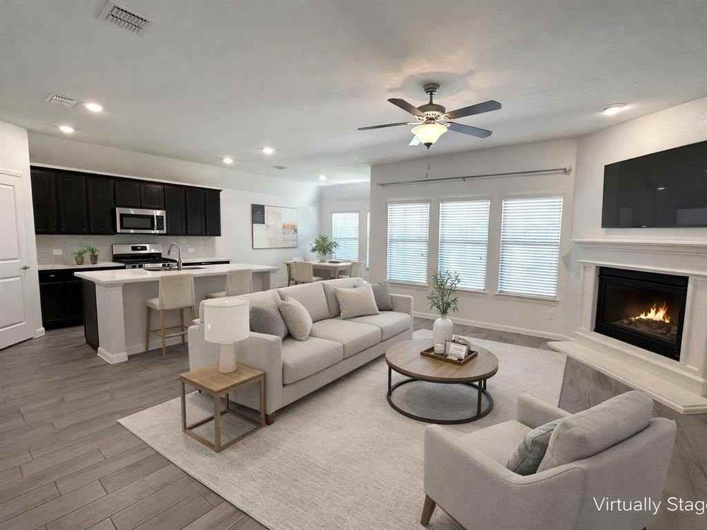 1302 Deerfield Dr - Photo 3 of 16