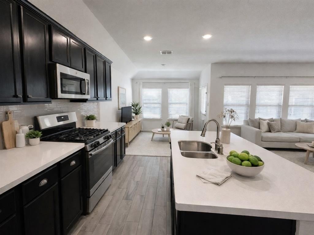 1302 Deerfield Dr - Photo 5 of 16