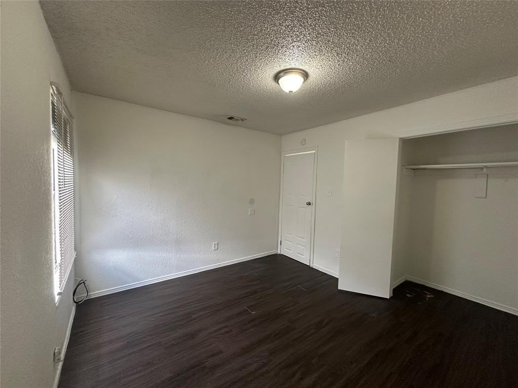 3848 Waldorf St - Photo 4 of 7