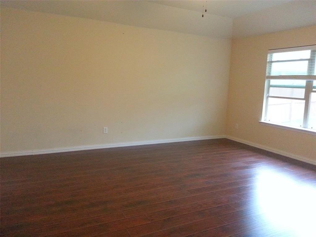 2209 Sun Creek Dr - Photo 5 of 20