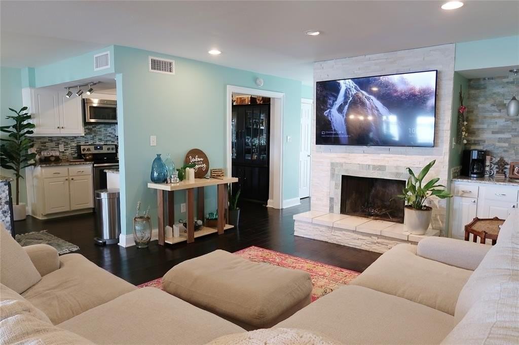 3816 Mediterranean St - Photo 5 of 33