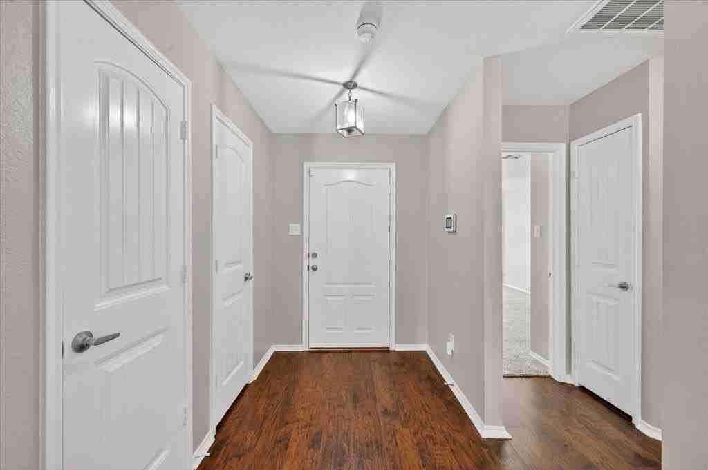 3304 Glenmore Dr - Photo 5 of 29