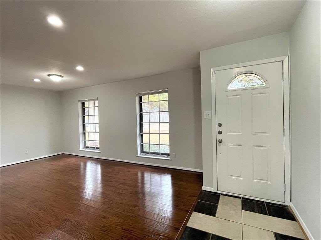 1703 Greenhaven Dr - Photo 3 of 17