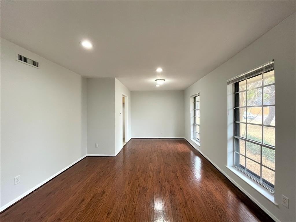 1703 Greenhaven Dr - Photo 4 of 17