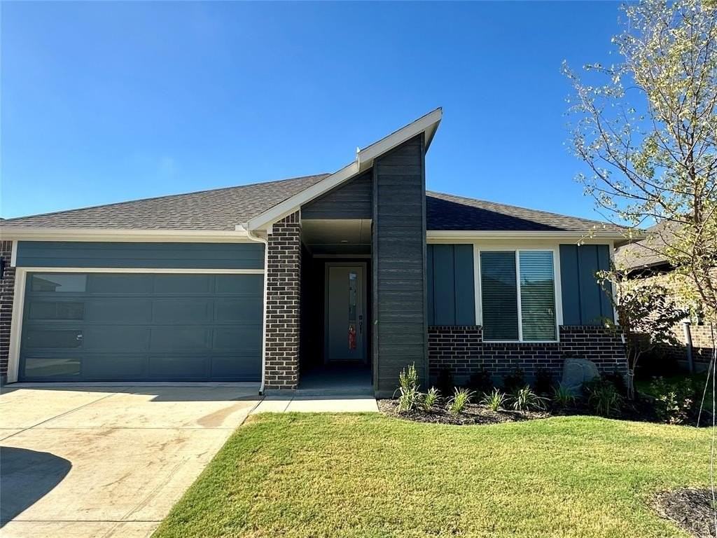 1805 Woodpecker St - Photo 3 of 40