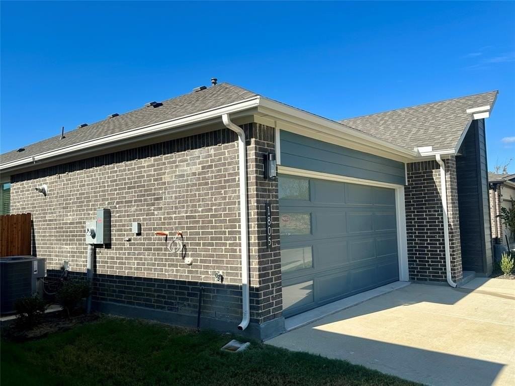 1805 Woodpecker St - Photo 4 of 40