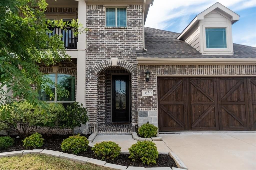 1630 Thurlow Trl - Photo 4 of 40