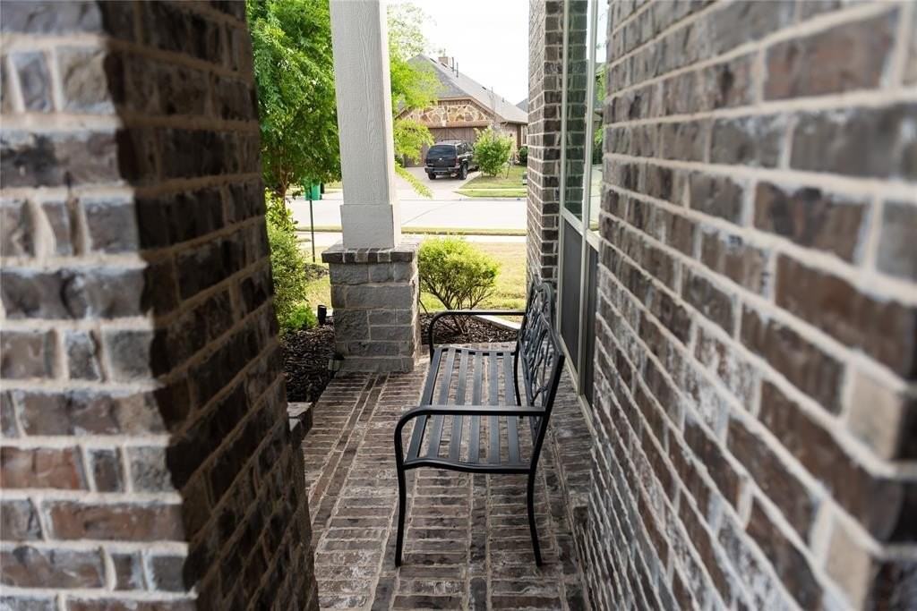 1630 Thurlow Trl - Photo 5 of 40