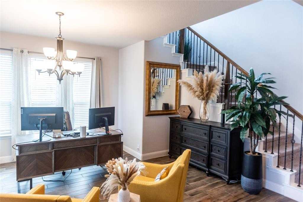 1630 Thurlow Trl - Photo 6 of 40